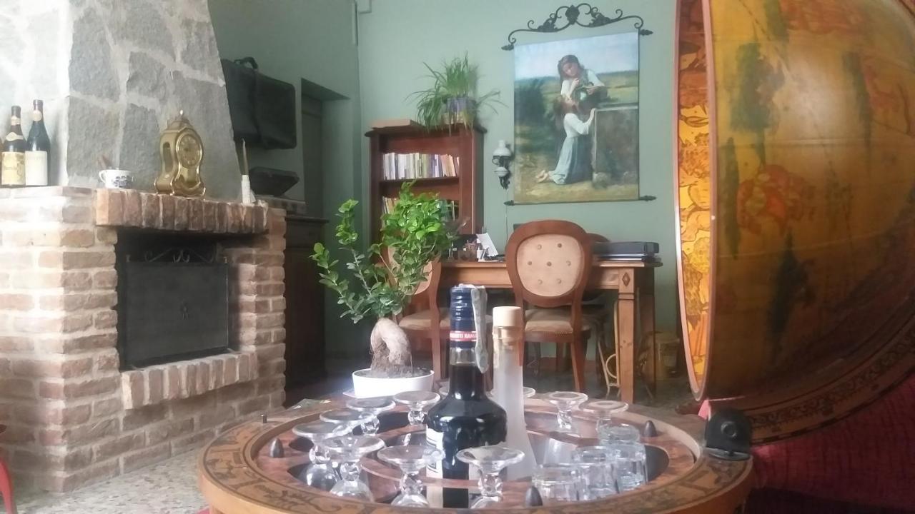 Mosci'S Bed & Beer Bed & Breakfast San Damiano dʼAsti Екстериор снимка