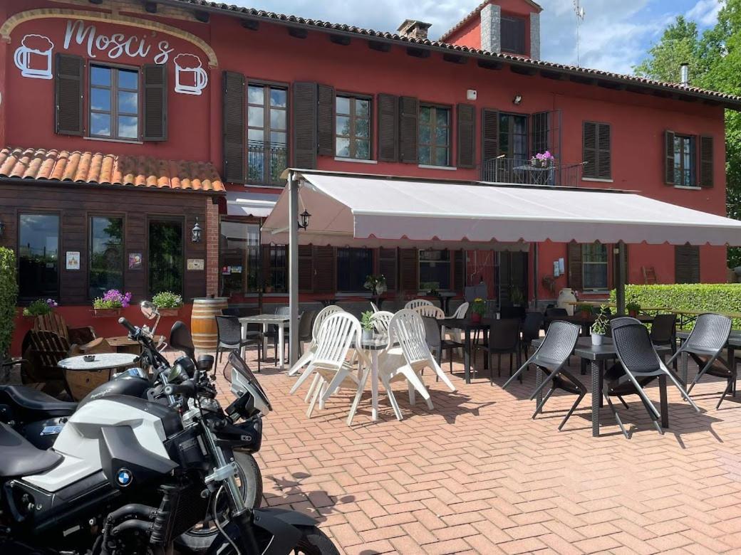 Mosci'S Bed & Beer Bed & Breakfast San Damiano dʼAsti Екстериор снимка